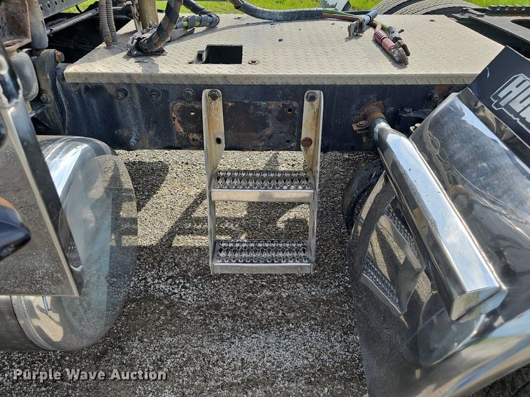 image for item DP1006 2007 Peterbilt 379 semi truck