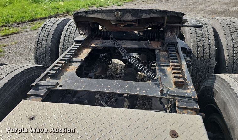 image for item DP1006 2007 Peterbilt 379 semi truck