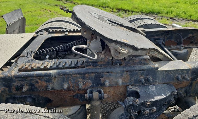 image for item DP1006 2007 Peterbilt 379 semi truck