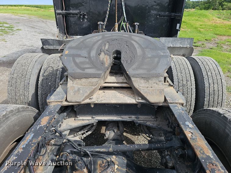 image for item DP1006 2007 Peterbilt 379 semi truck