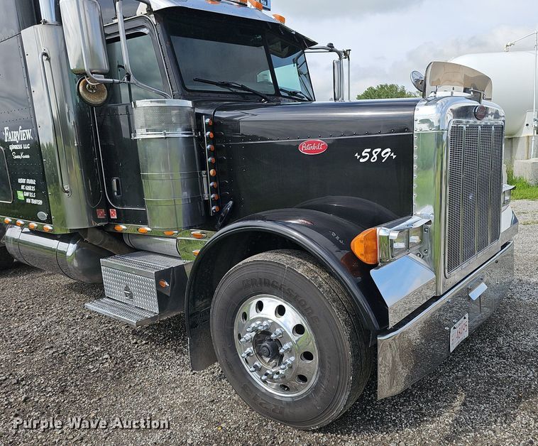 image for item DP1006 2007 Peterbilt 379 semi truck