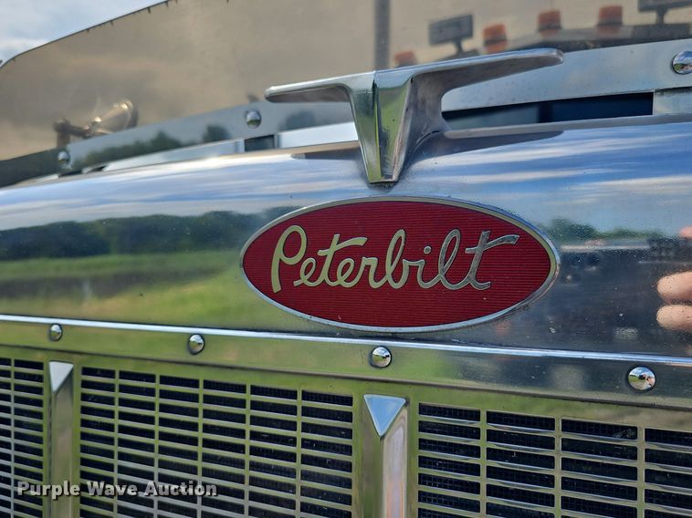 image for item DP1006 2007 Peterbilt 379 semi truck