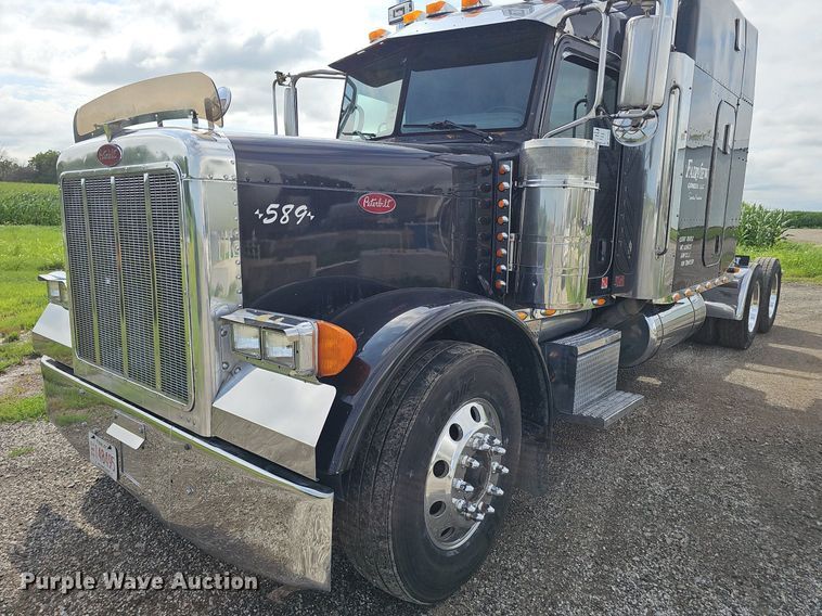 image for item DP1006 2007 Peterbilt 379 semi truck