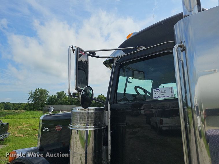 image for item DP1006 2007 Peterbilt 379 semi truck