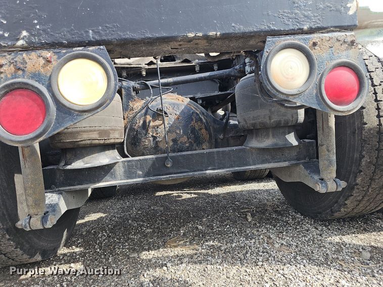 image for item DP1006 2007 Peterbilt 379 semi truck