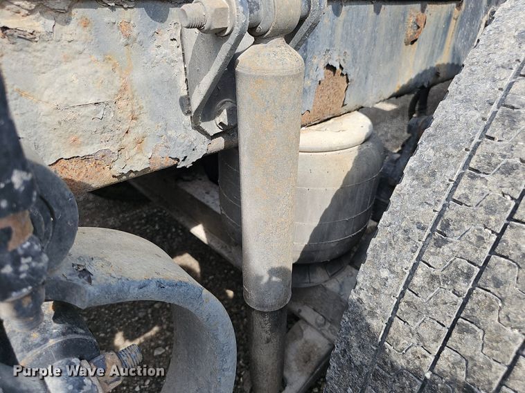 image for item DP1006 2007 Peterbilt 379 semi truck