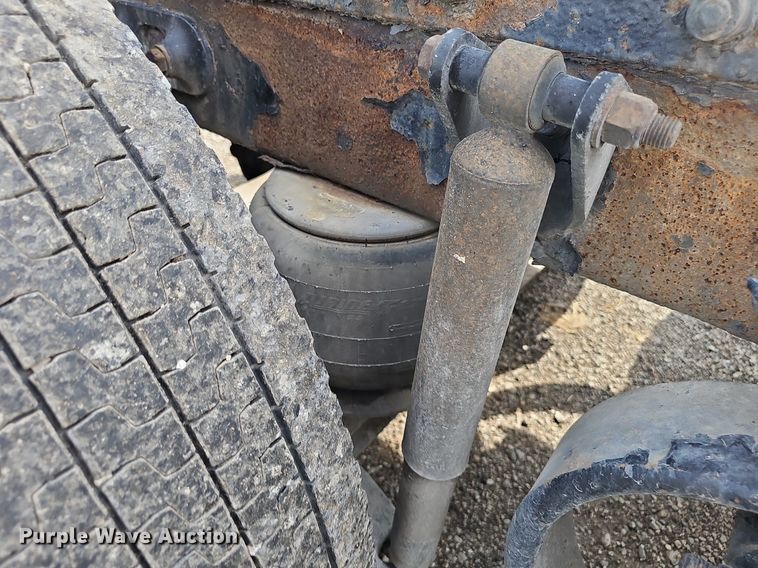 image for item DP1006 2007 Peterbilt 379 semi truck