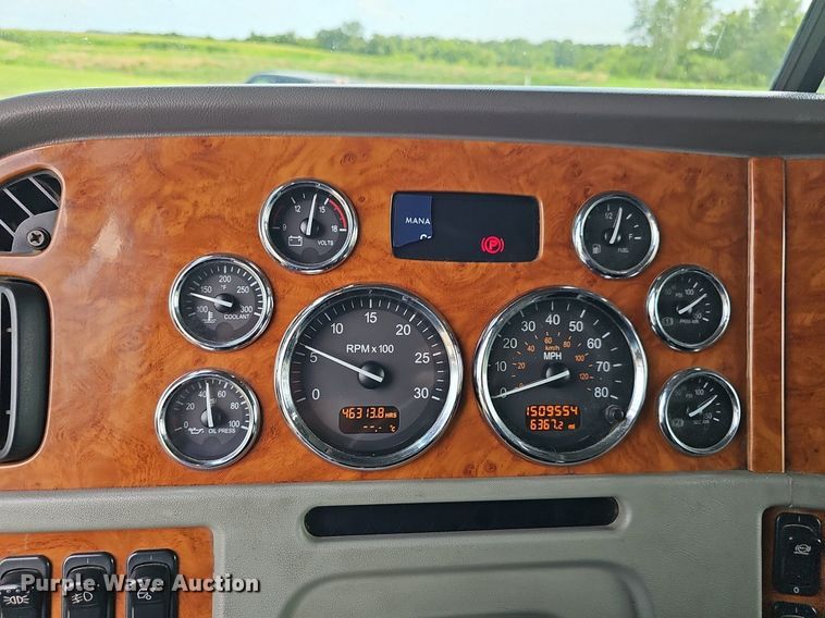 image for item DP1006 2007 Peterbilt 379 semi truck