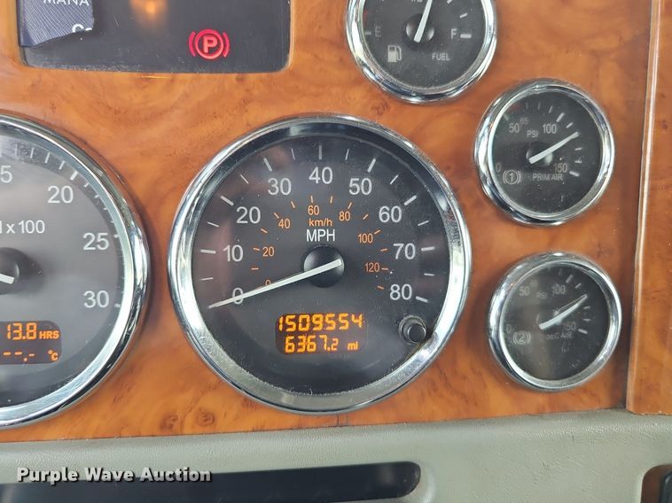 image for item DP1006 2007 Peterbilt 379 semi truck