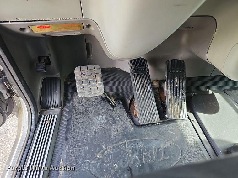 image for item DP1006 2007 Peterbilt 379 semi truck