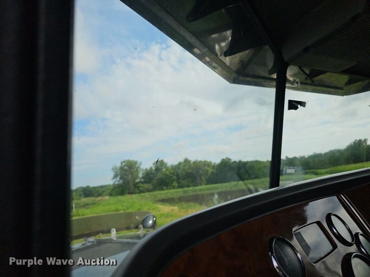 image for item DP1006 2007 Peterbilt 379 semi truck