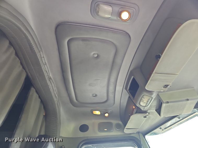 image for item DP1006 2007 Peterbilt 379 semi truck