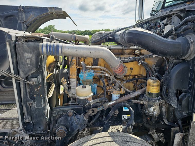 image for item DP1006 2007 Peterbilt 379 semi truck