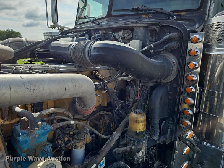 image for item DP1006 2007 Peterbilt 379 semi truck