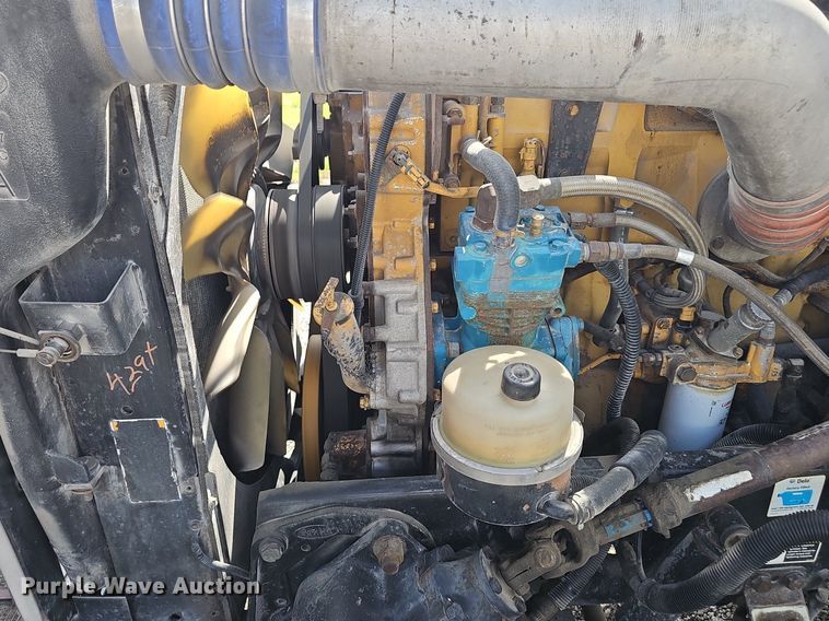 image for item DP1006 2007 Peterbilt 379 semi truck