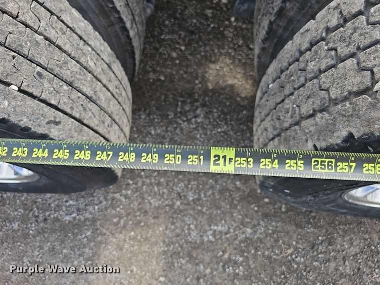 image for item DP1006 2007 Peterbilt 379 semi truck