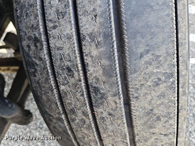 image for item DP1006 2007 Peterbilt 379 semi truck