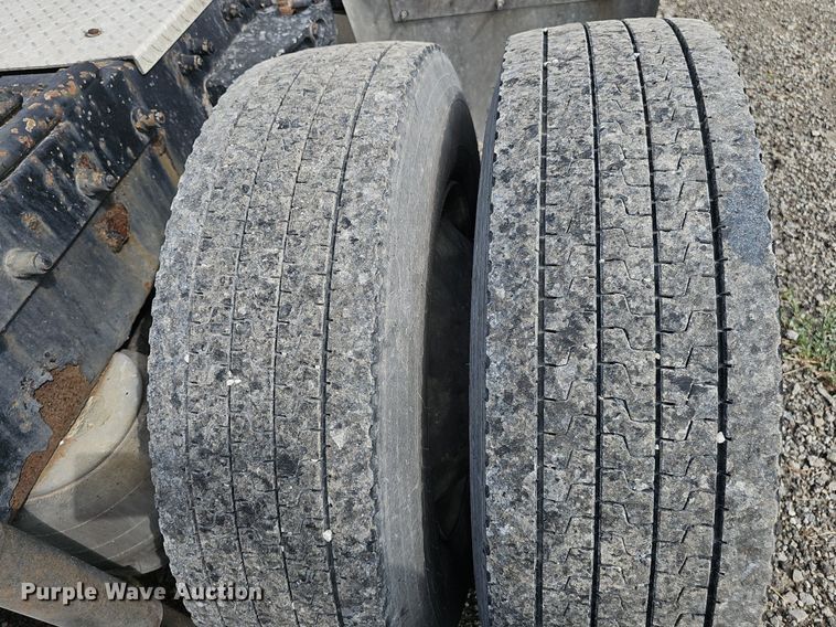 image for item DP1006 2007 Peterbilt 379 semi truck