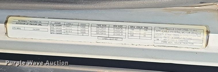 image for item DP1006 2007 Peterbilt 379 semi truck