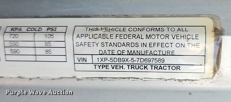 image for item DP1006 2007 Peterbilt 379 semi truck