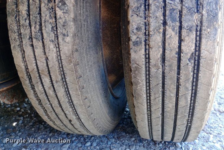 image for item DP1048 1999 Doonan  482DB14 drop deck trailer