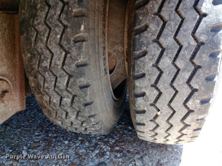 image for item DP1049 1999 Doonan  drop deck trailer