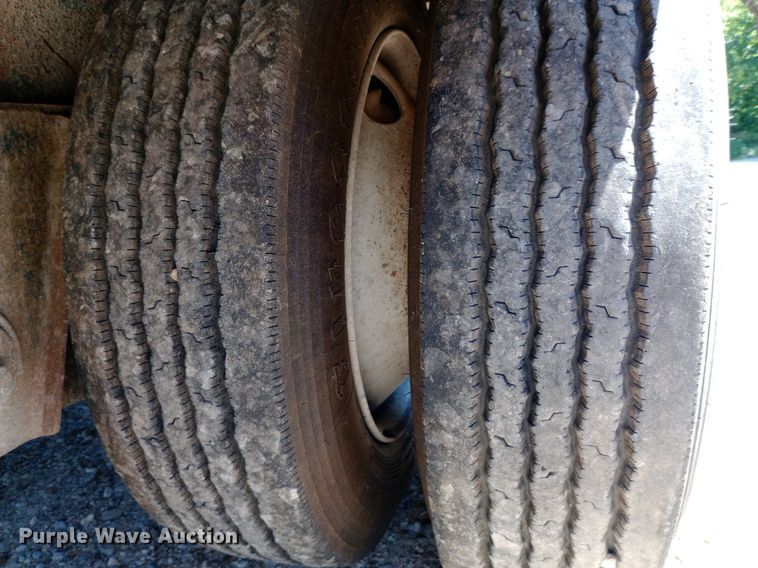 image for item DP1049 1999 Doonan  drop deck trailer