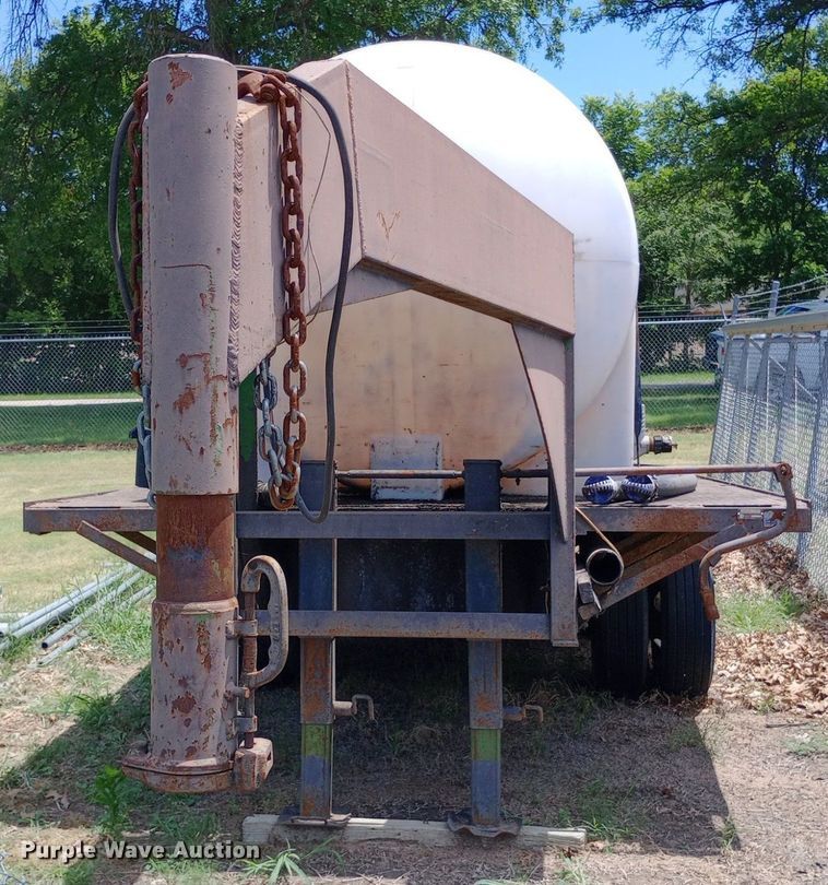 image for item DP1165 2006 Strace Dual flatbed trailer