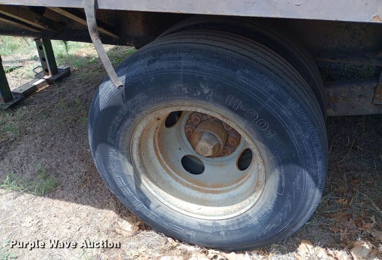 image for item DP1165 2006 Strace Dual flatbed trailer