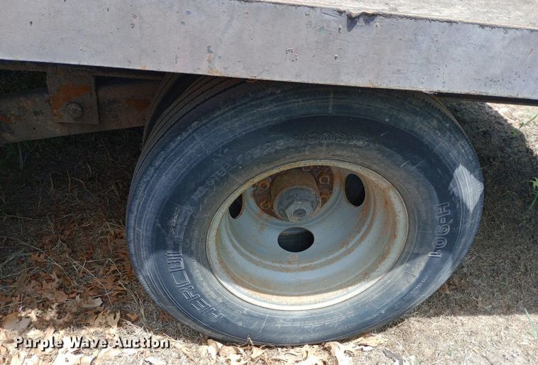 image for item DP1165 2006 Strace Dual flatbed trailer