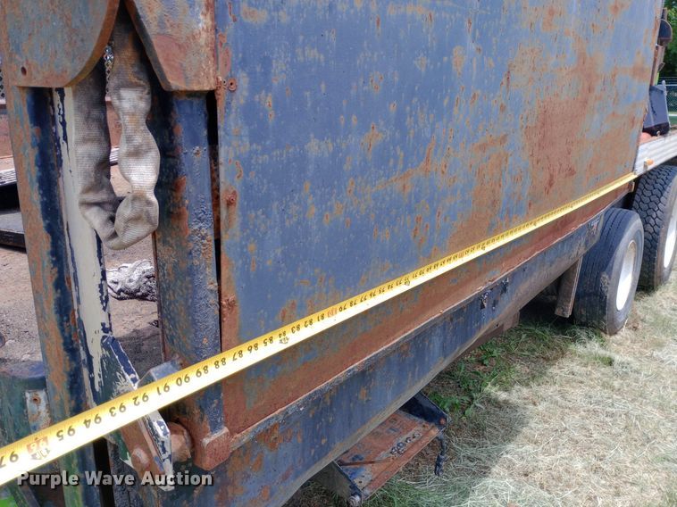 image for item DP1166 2001 International  8100 4x2 vacuum truck