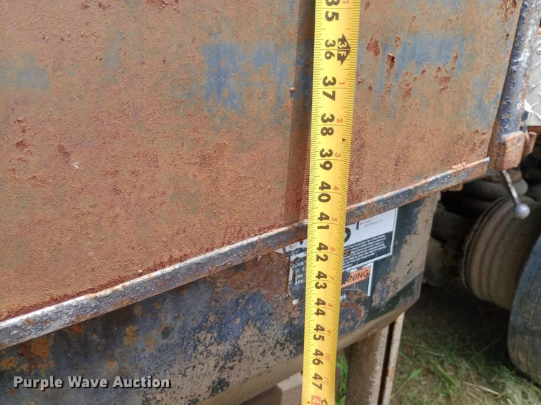 image for item DP1166 2001 International  8100 4x2 vacuum truck