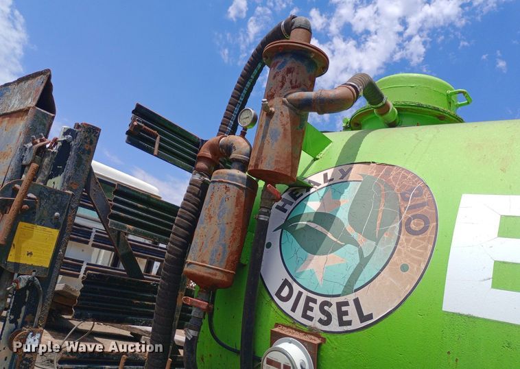 image for item DP1166 2001 International  8100 4x2 vacuum truck