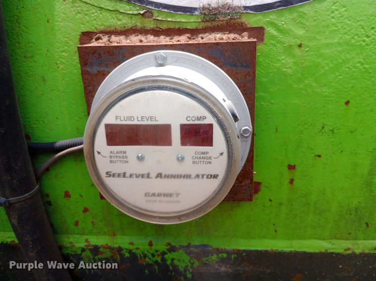 image for item DP1166 2001 International  8100 4x2 vacuum truck