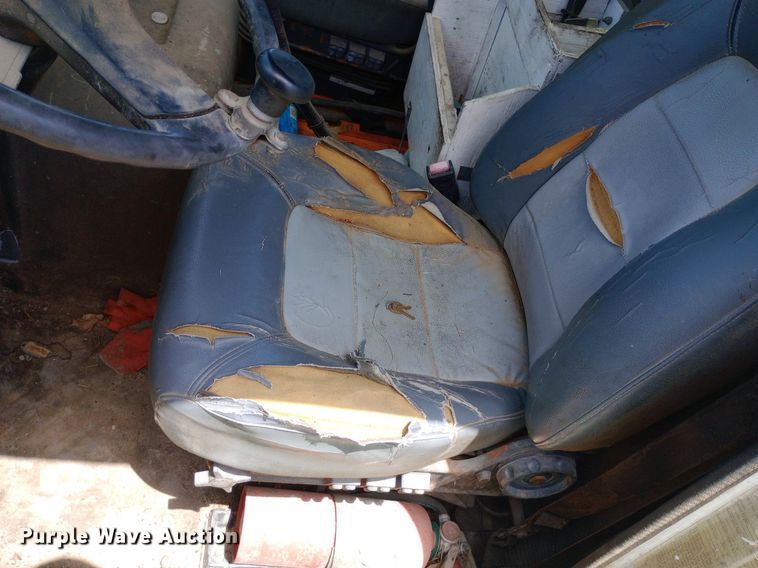 image for item DP1166 2001 International  8100 4x2 vacuum truck