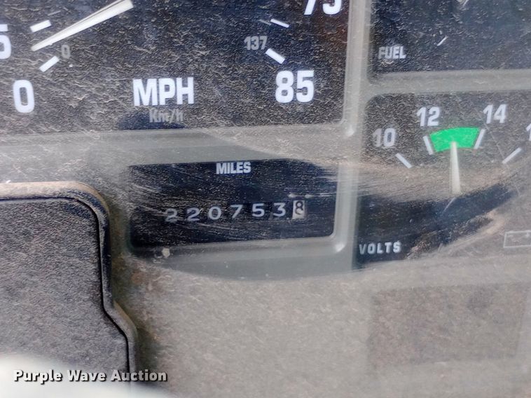 image for item DP1166 2001 International  8100 4x2 vacuum truck