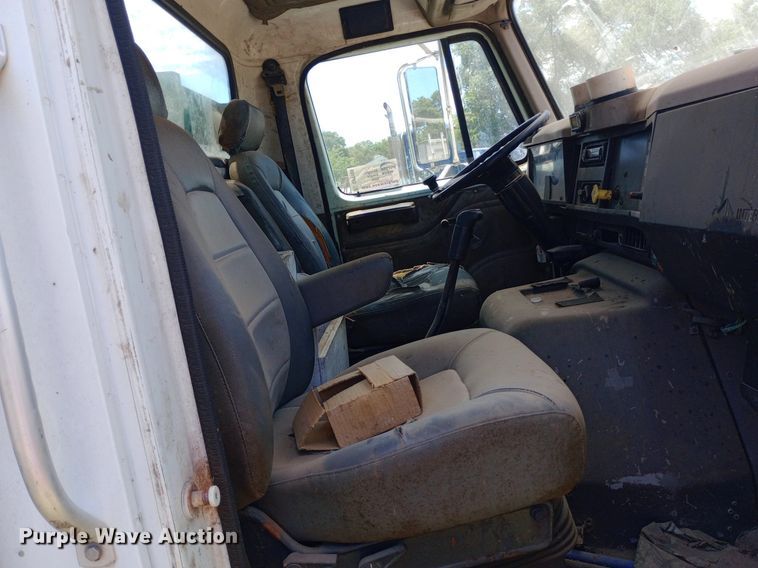 image for item DP1166 2001 International  8100 4x2 vacuum truck