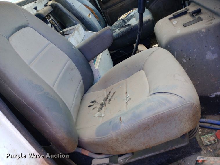 image for item DP1166 2001 International  8100 4x2 vacuum truck