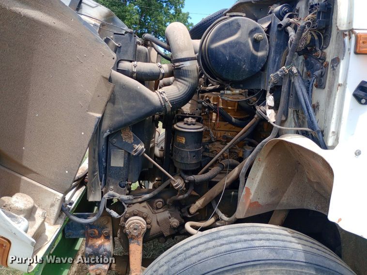 image for item DP1166 2001 International  8100 4x2 vacuum truck