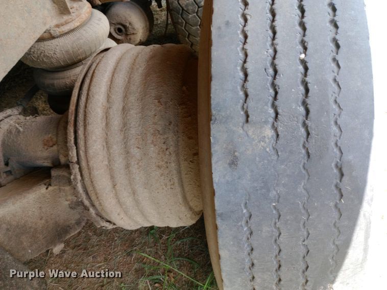 image for item DP1166 2001 International  8100 4x2 vacuum truck