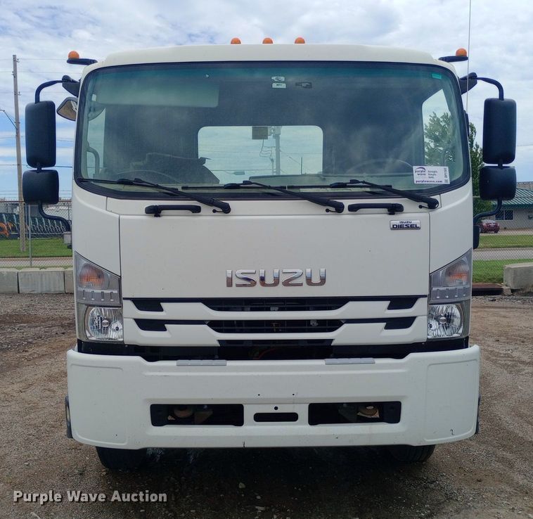 image for item DP1181 2018 Isuzu FTR truck cab and chassis