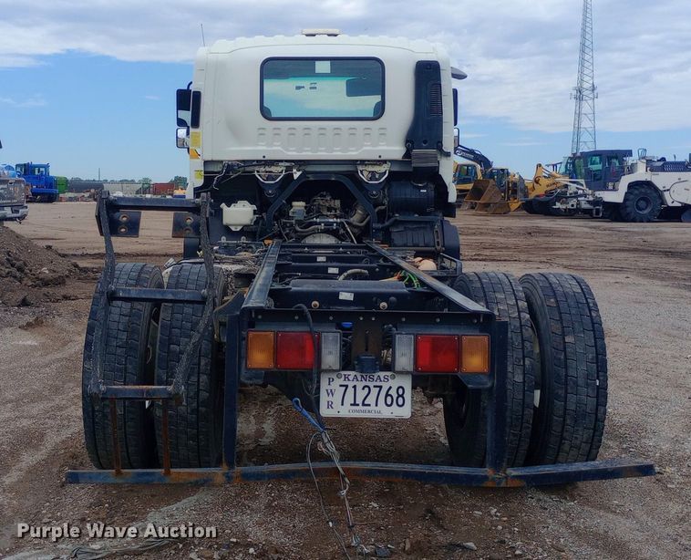 image for item DP1181 2018 Isuzu FTR truck cab and chassis