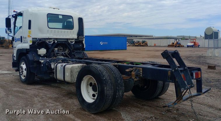 image for item DP1181 2018 Isuzu FTR truck cab and chassis