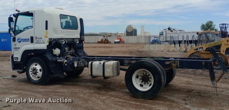 image for item DP1181 2018 Isuzu FTR truck cab and chassis