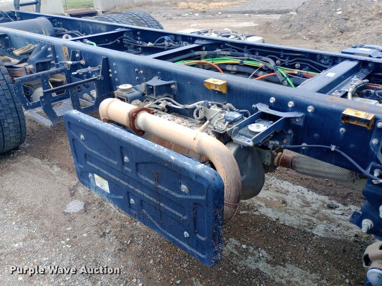 image for item DP1181 2018 Isuzu FTR truck cab and chassis