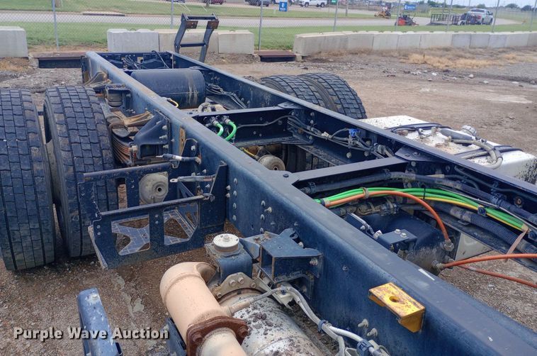 image for item DP1181 2018 Isuzu FTR truck cab and chassis