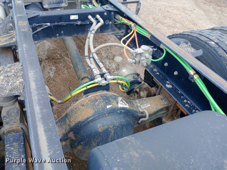 image for item DP1181 2018 Isuzu FTR truck cab and chassis