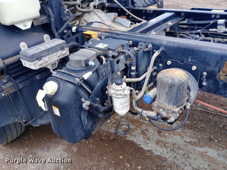 image for item DP1181 2018 Isuzu FTR truck cab and chassis