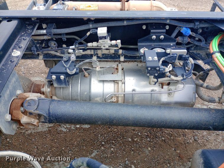 image for item DP1181 2018 Isuzu FTR truck cab and chassis