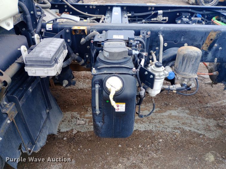 image for item DP1181 2018 Isuzu FTR truck cab and chassis